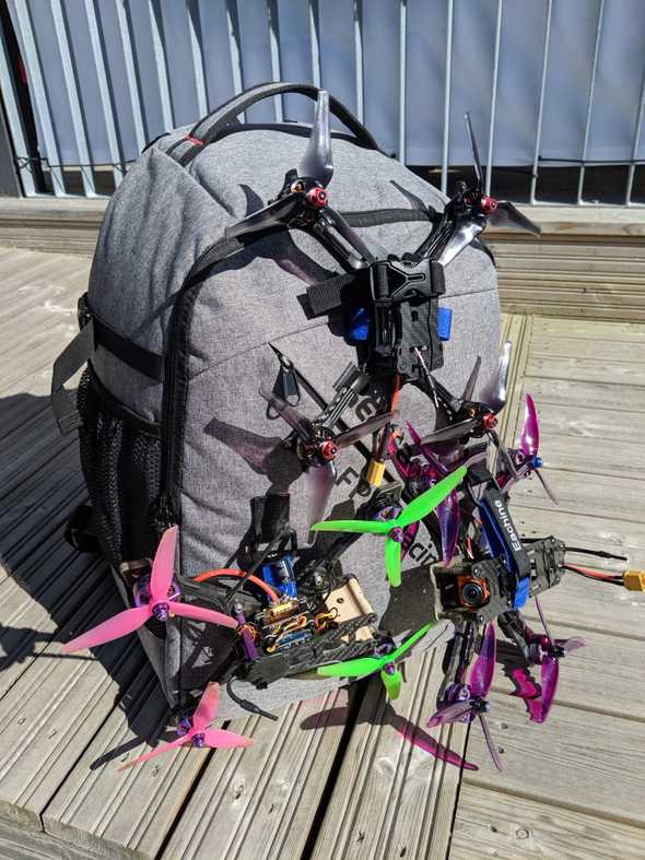 Realacc FPV Racing Backpack with 3 mini quads on it
